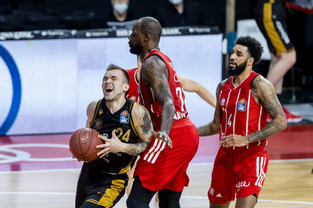 数人不断追 数人不断追