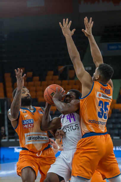 雷蒙终于实 雷蒙终于实